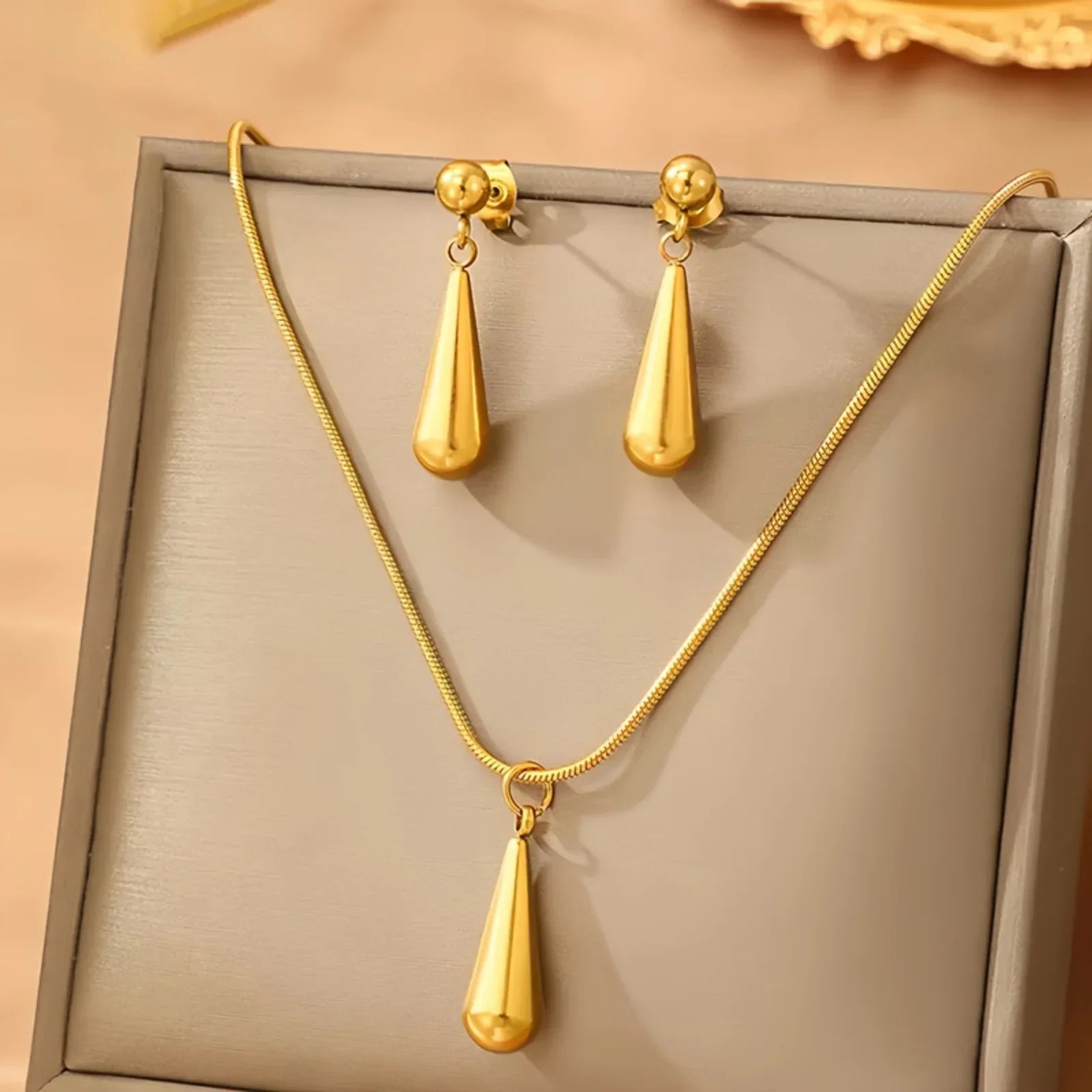 Coralie™ Drop Necklace Set