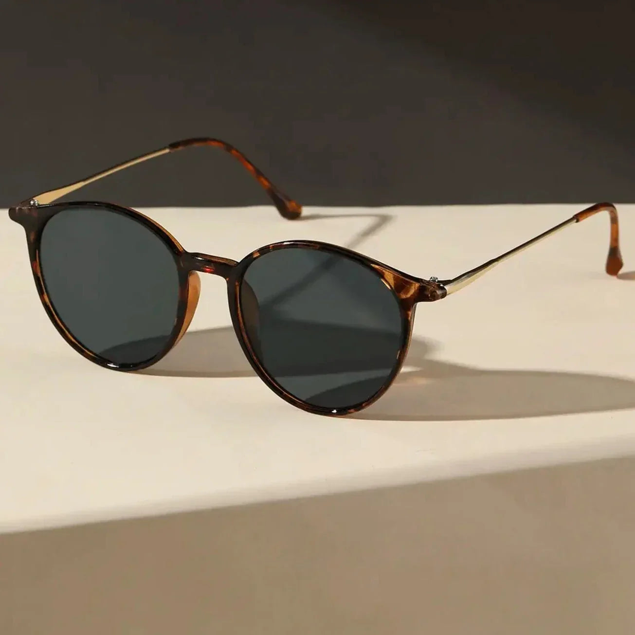 Leslie™ Classic Sunglasses
